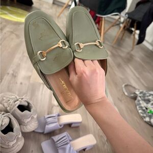 special bundle ( all birds sneakers + green sandals)